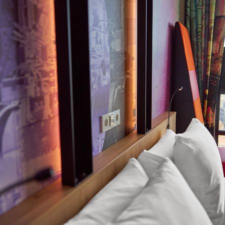 Inntel Hotels Amsterdam Landmark エクステリア 写真 Detail of the interior of a room at the hotel