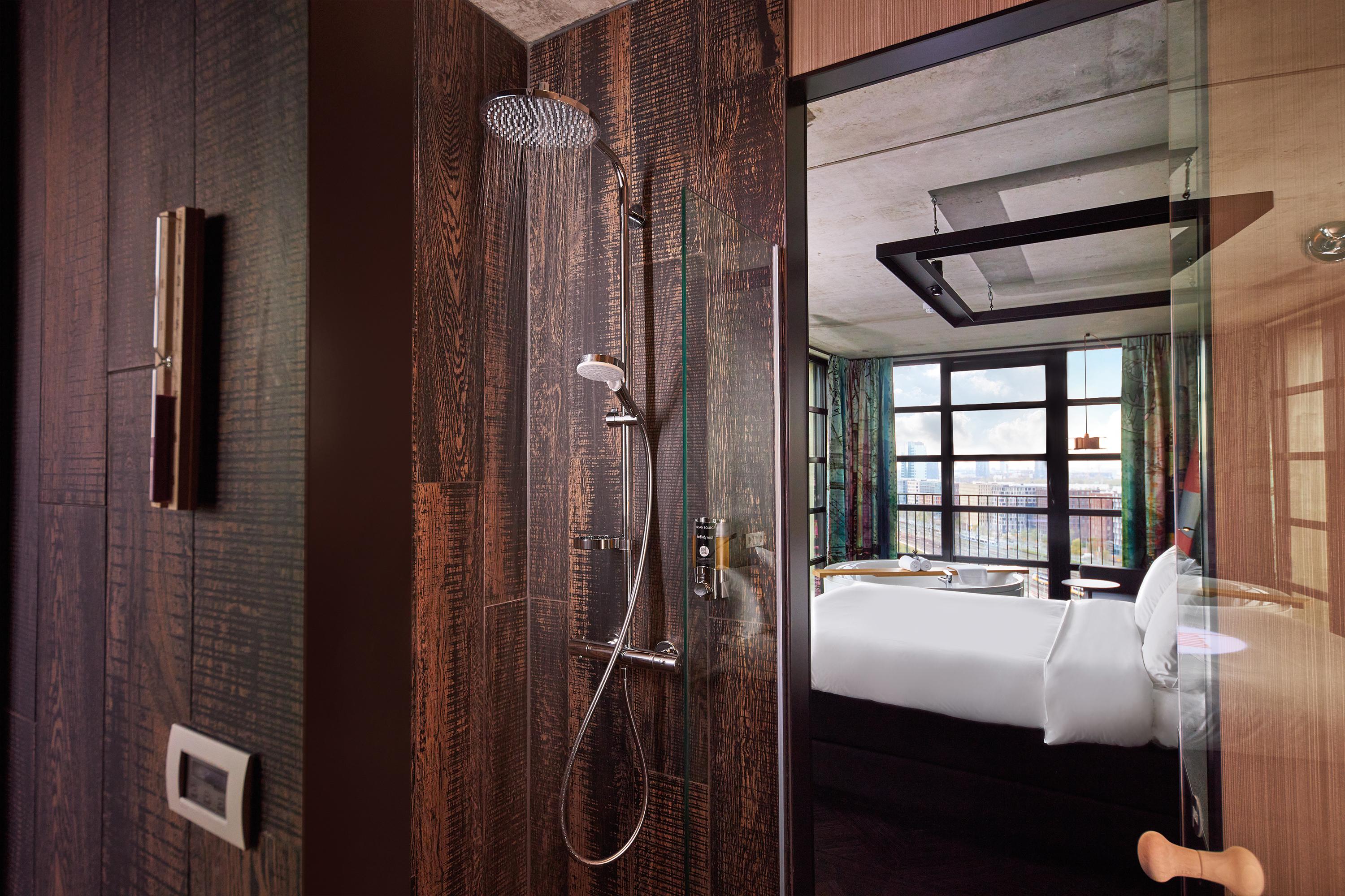 Inntel Hotels Amsterdam Landmark エクステリア 写真 Shower in a room at the hotel