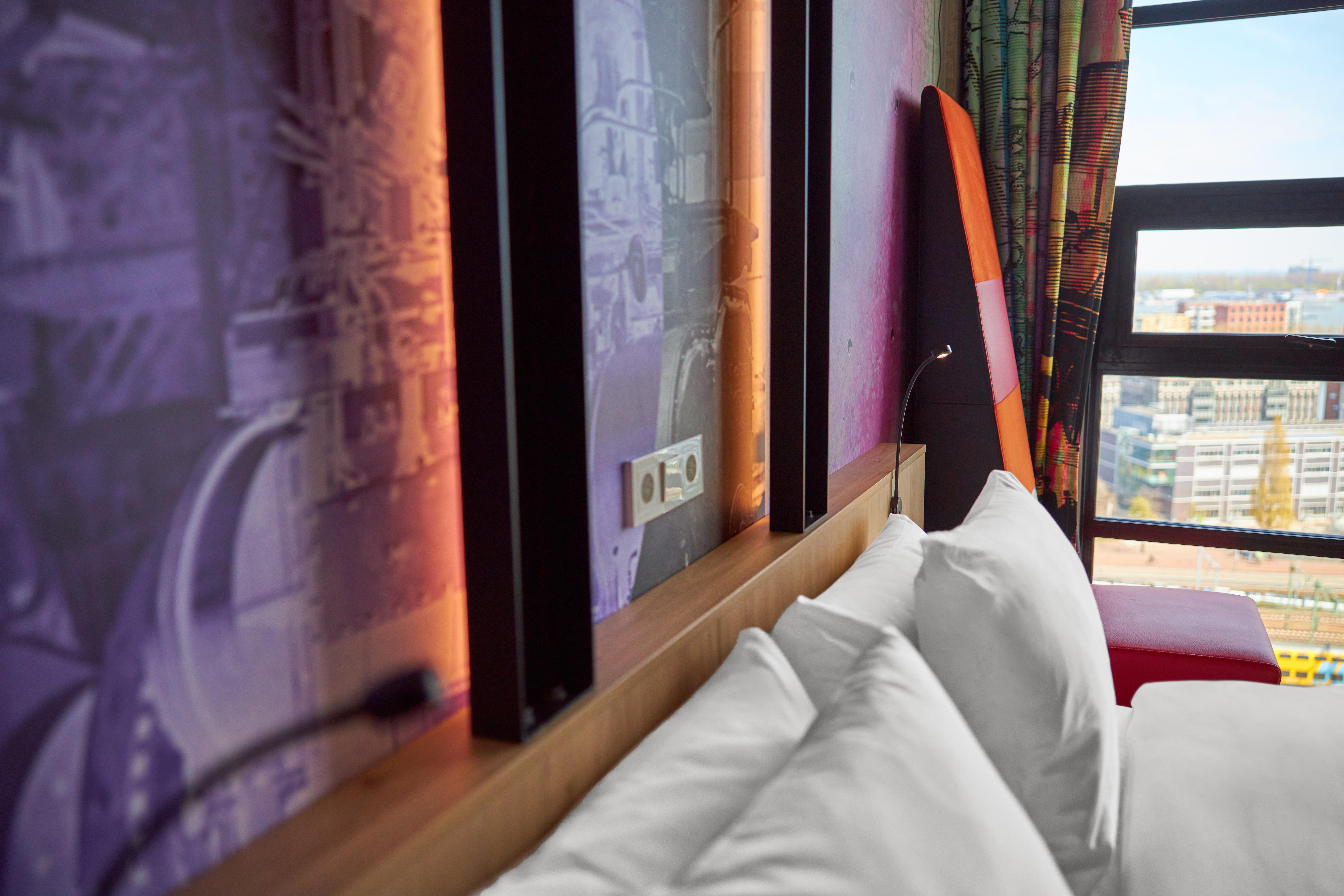 Inntel Hotels Amsterdam Landmark エクステリア 写真 Detail of the interior of a room at the hotel