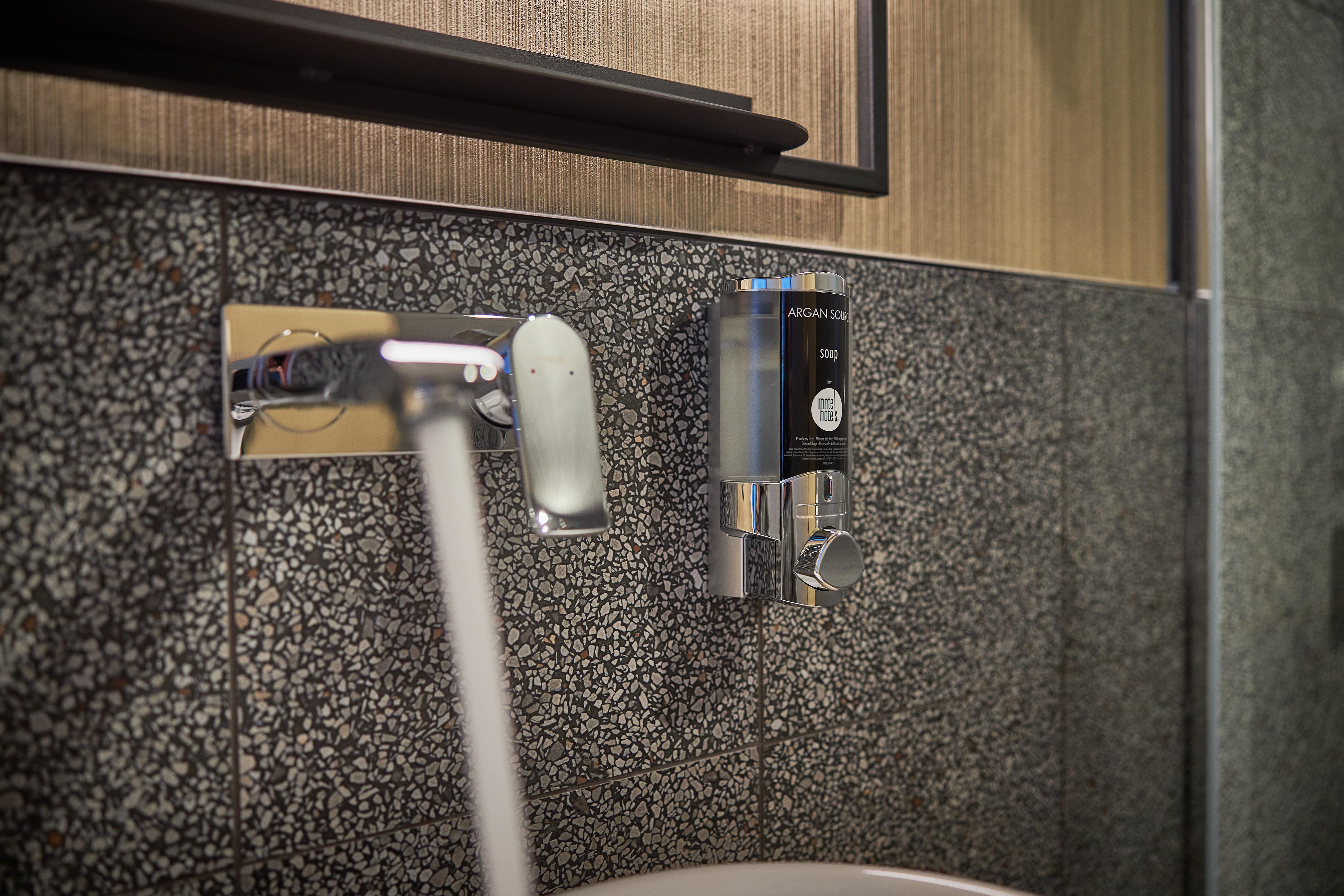 Inntel Hotels Amsterdam Landmark エクステリア 写真 Argan soap dispenser