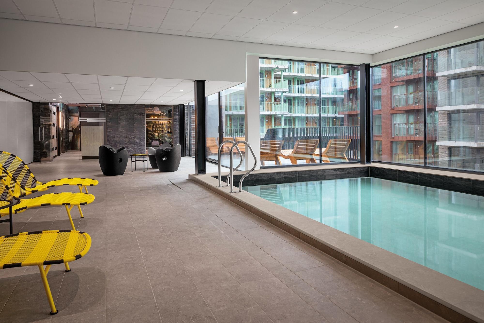 Inntel Hotels Amsterdam Landmark エクステリア 写真 The swimming pool at the hotel