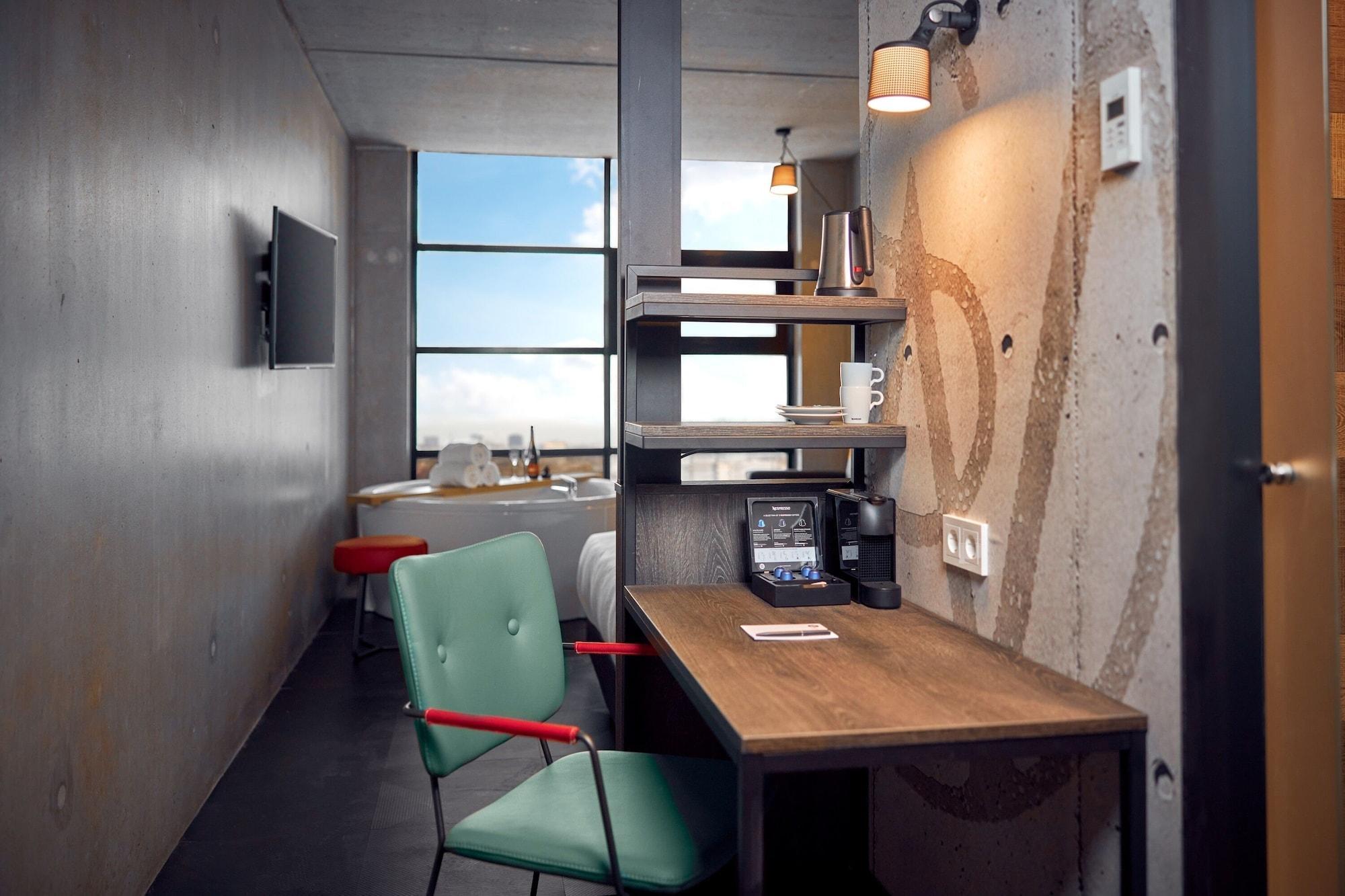 Inntel Hotels Amsterdam Landmark エクステリア 写真 Interior of a room at the hotel